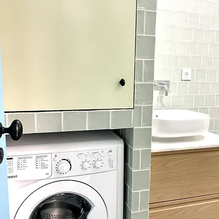 Rs3 Like A Local! Cosy & Modern With Ac! Very Apartman