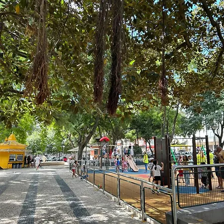 アパート Rs3 Like A Local! Cosy & Modern With Ac! Very リスボン